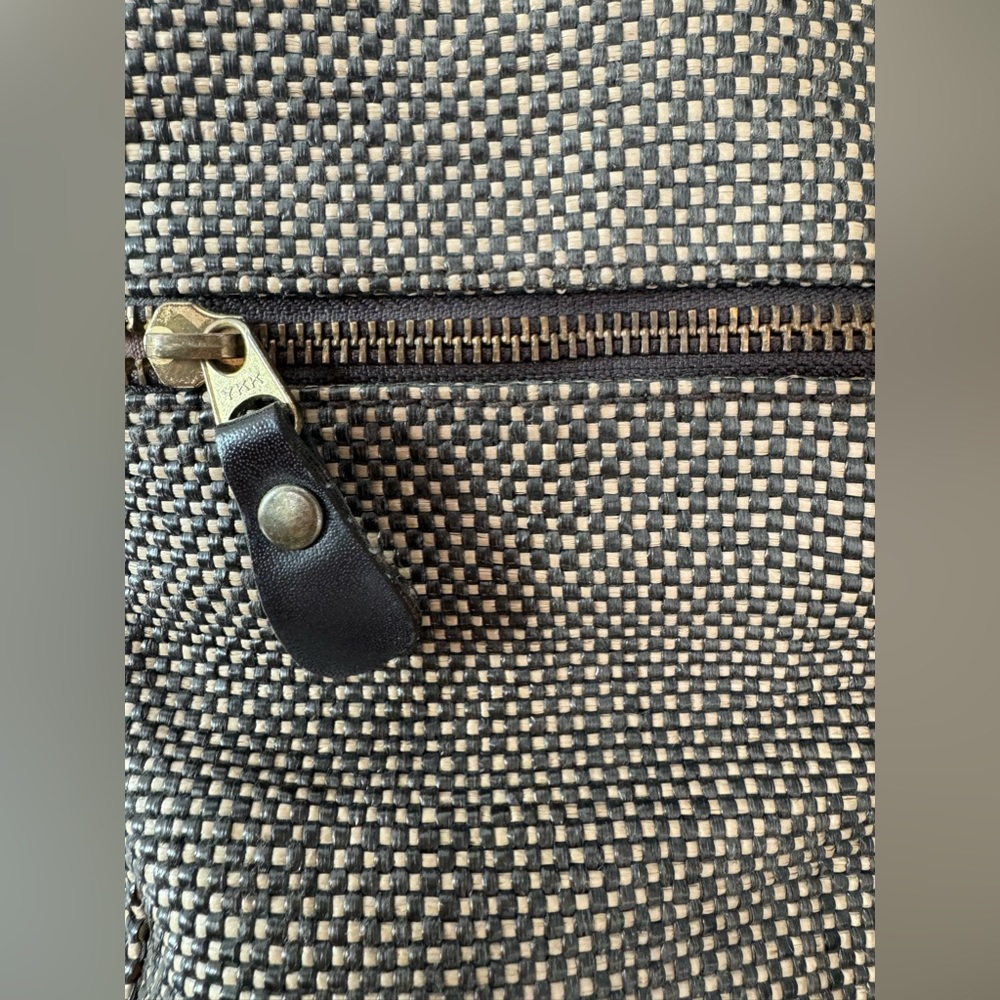 Vintage 90s Gap sling bag! - Picture 3 of 7